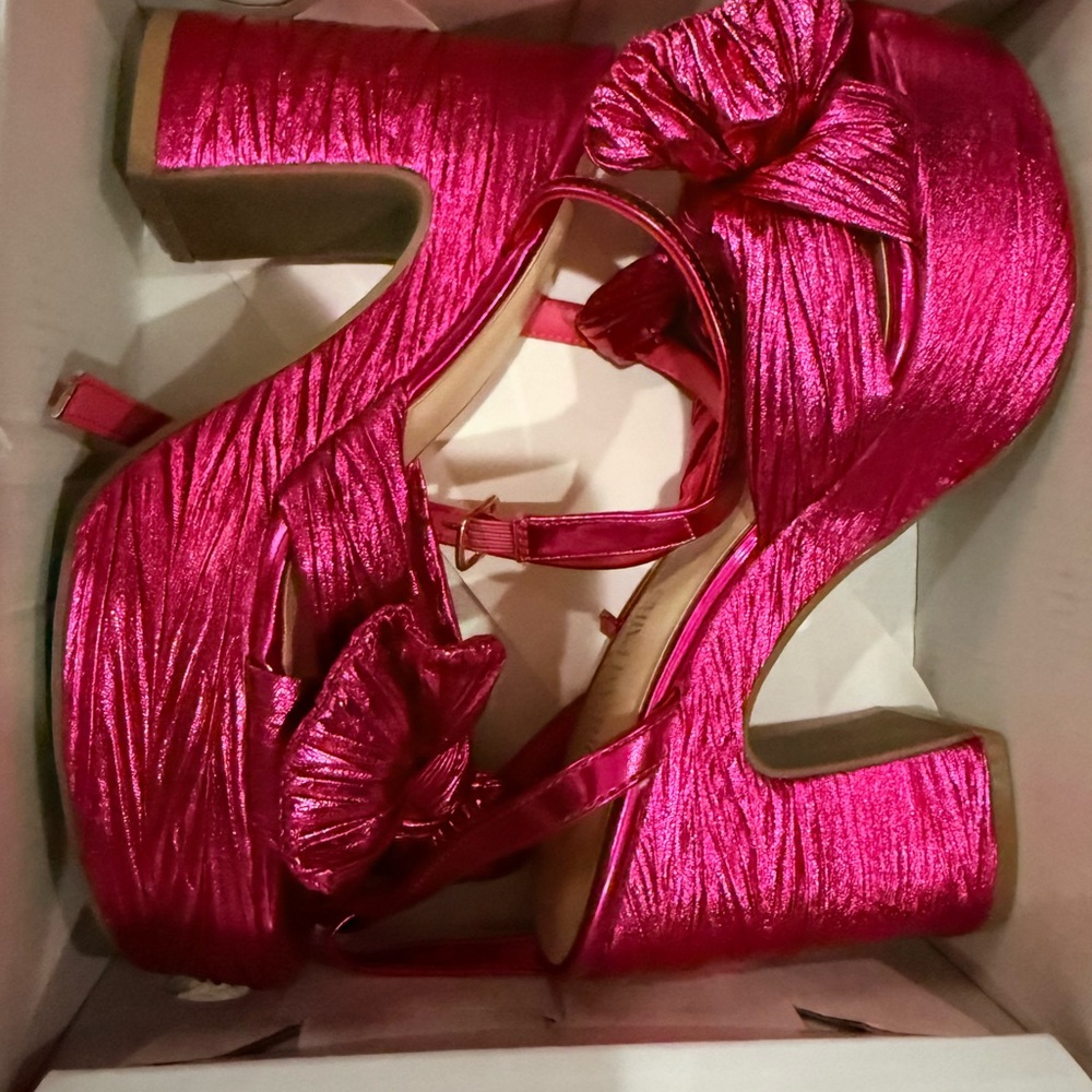 Dream Pairs Fuchsia Platform Heels